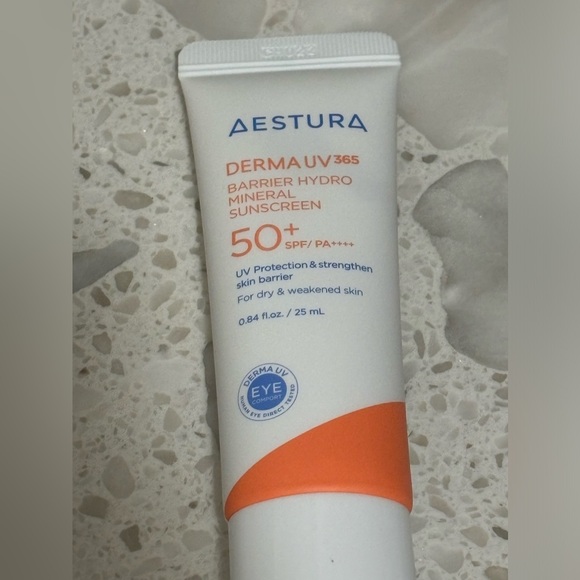 Aestura Derma UV 365 Barrier Hydro Mineral Sunscreen 50+ SPF/PA++++ - Picture 2 of 5